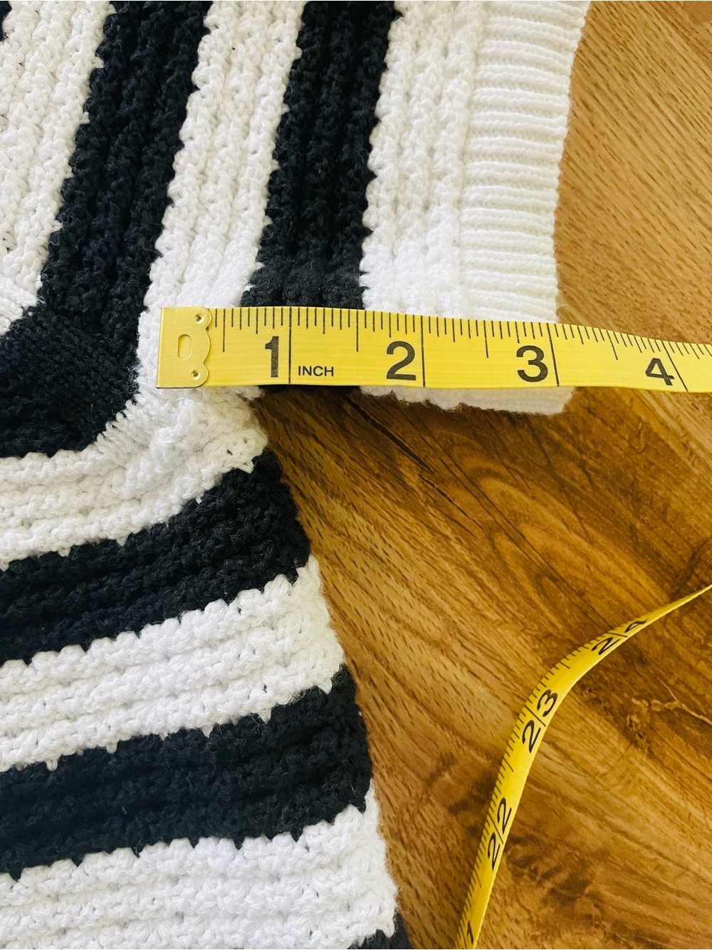 Striped Short-Sleeve Knit Cardigan - Black & White
63% cotton 
37%polyester - Picture 7 of 9
